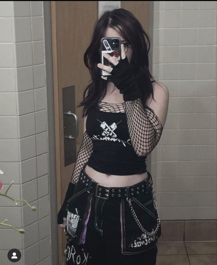 GOTH STYLE OUTFITS FOR WOMEN